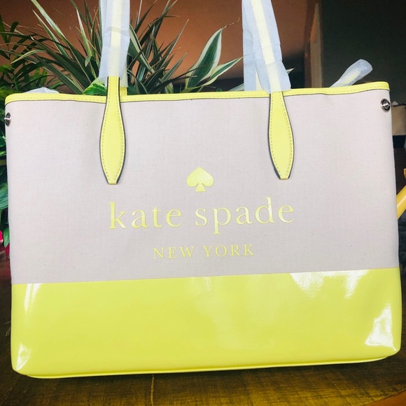 kate spade Handbags - 🦩 Kate Spade canvas tote